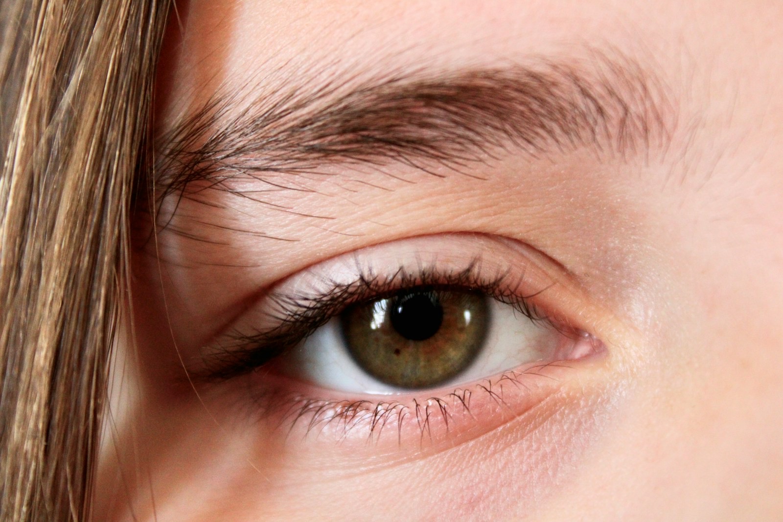 Natural brow, freshly threaded